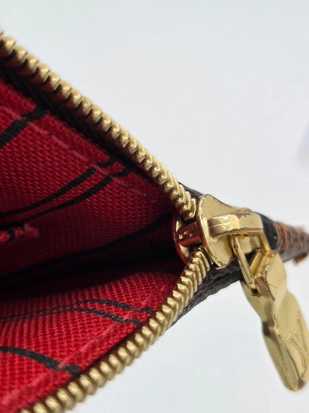Louis Vuitton Damier Ebene Neverfull MM/GM Pochette | Wristlet | MM0250